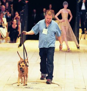 Alexander McQueen e seu cachorro