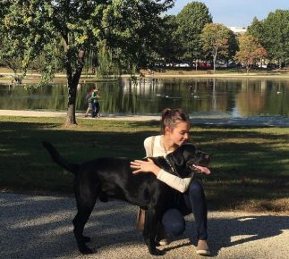 Ovechkina com um labrador